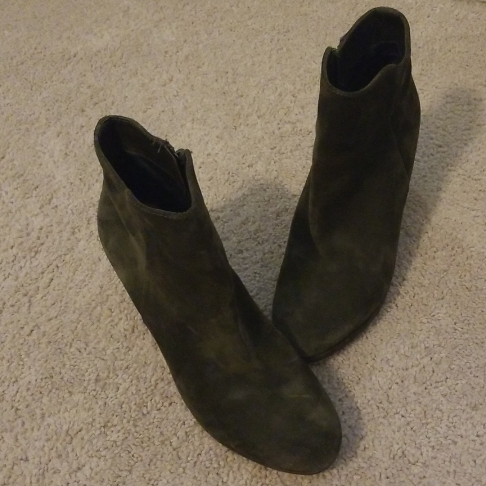 Via Spiga Hunter Green Suede Booties